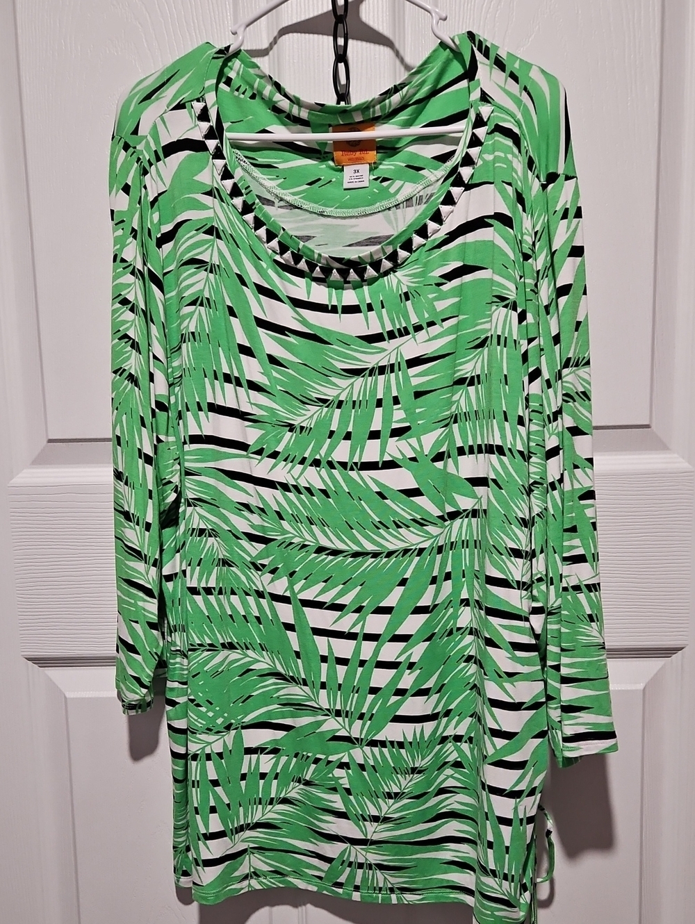 Ruby Rd. Green and White Palm-Print 3/4 Sleeve Tunic